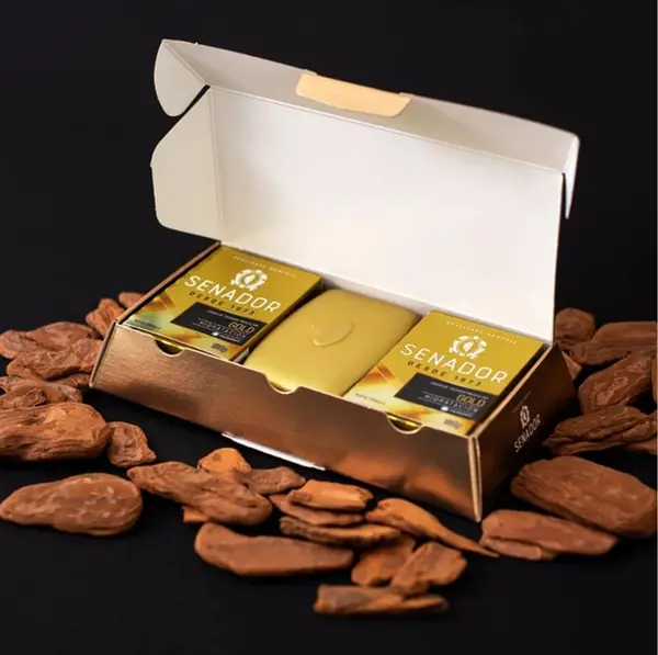 ESTOJO SENADOR GOLD CONTÉM 3 SABONETES 130G CADA + 1 SABONETEIRA